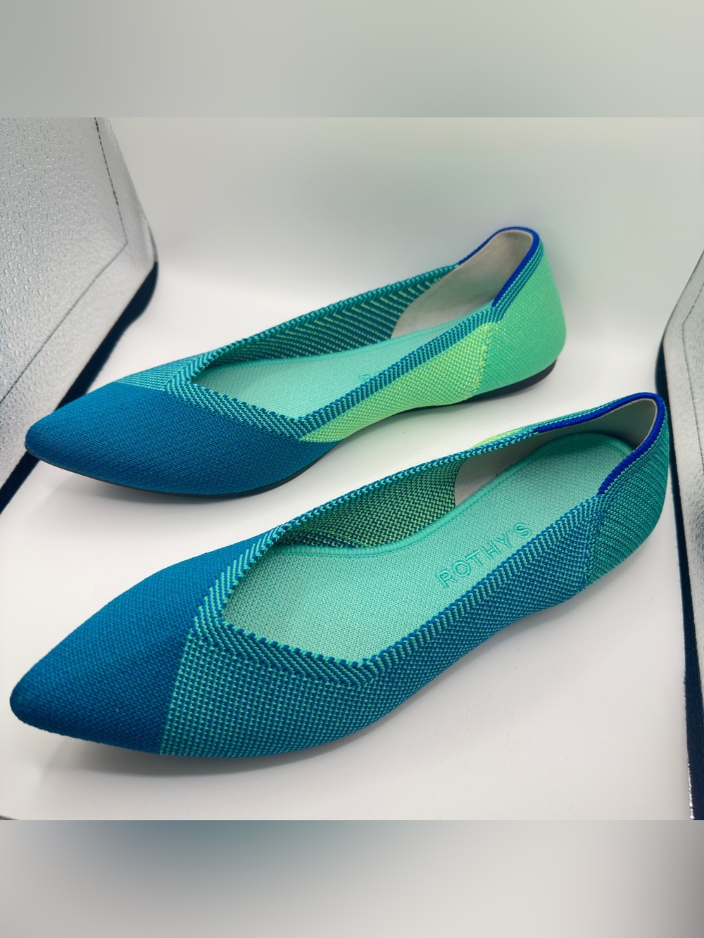 Rothy’s The Point Calypso Green Teal Chevron Colorblock Flat W8.5 - Picture 2 of 10